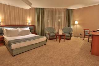 Отель Marina Residence Boutique Hotel Варна Стандартный двухместный номер с 1 кроватью или 2 отдельными кроватями-1
